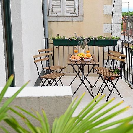 Dobrinj Apartment D & Studio L מראה חיצוני תמונה