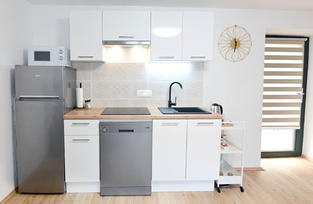Dobrinj Apartment D & Studio L מראה חיצוני תמונה