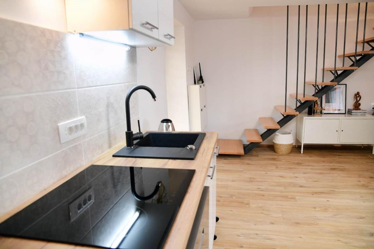 Dobrinj Apartment D & Studio L מראה חיצוני תמונה