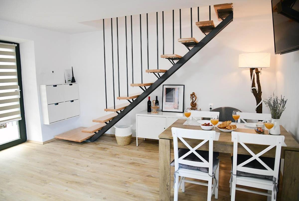 Dobrinj Apartment D & Studio L מראה חיצוני תמונה