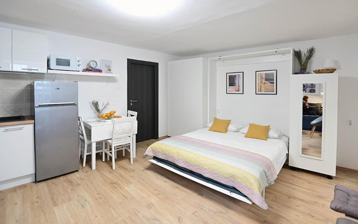 Dobrinj Apartment D & Studio L מראה חיצוני תמונה
