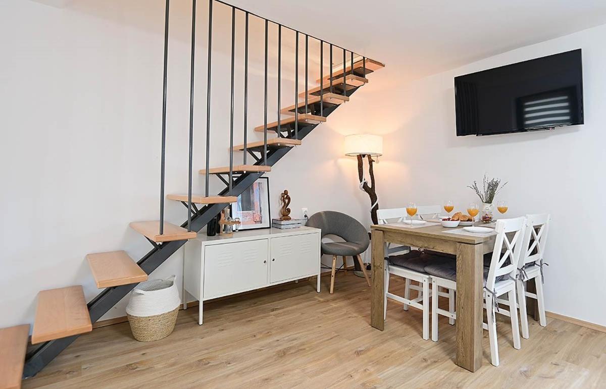 Dobrinj Apartment D & Studio L מראה חיצוני תמונה