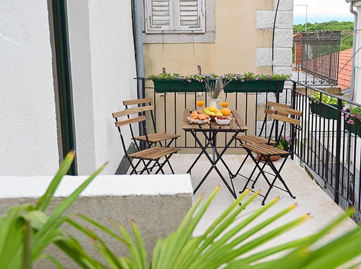 Dobrinj Apartment D & Studio L מראה חיצוני תמונה