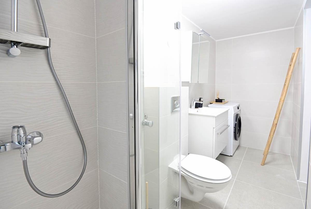 Dobrinj Apartment D & Studio L מראה חיצוני תמונה
