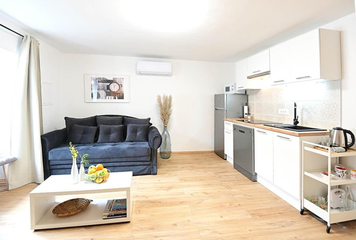 Dobrinj Apartment D & Studio L מראה חיצוני תמונה