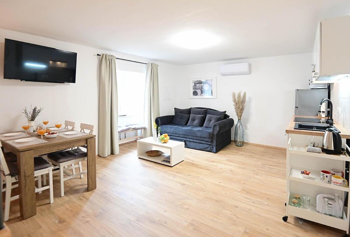 Dobrinj Apartment D & Studio L מראה חיצוני תמונה