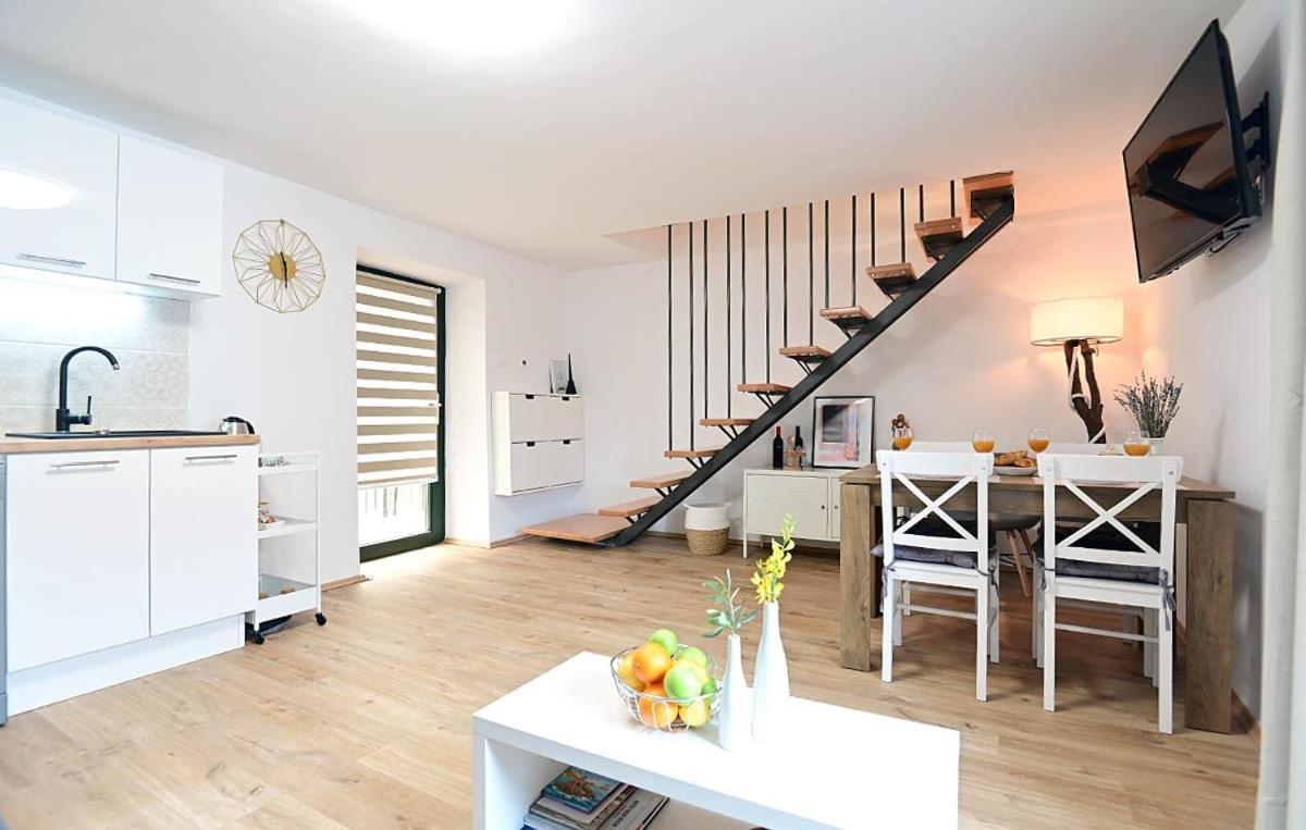 Dobrinj Apartment D & Studio L מראה חיצוני תמונה