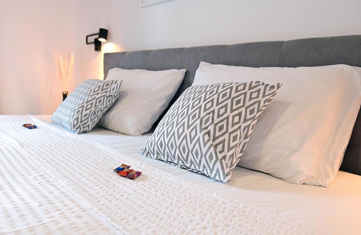 Dobrinj Apartment D & Studio L מראה חיצוני תמונה