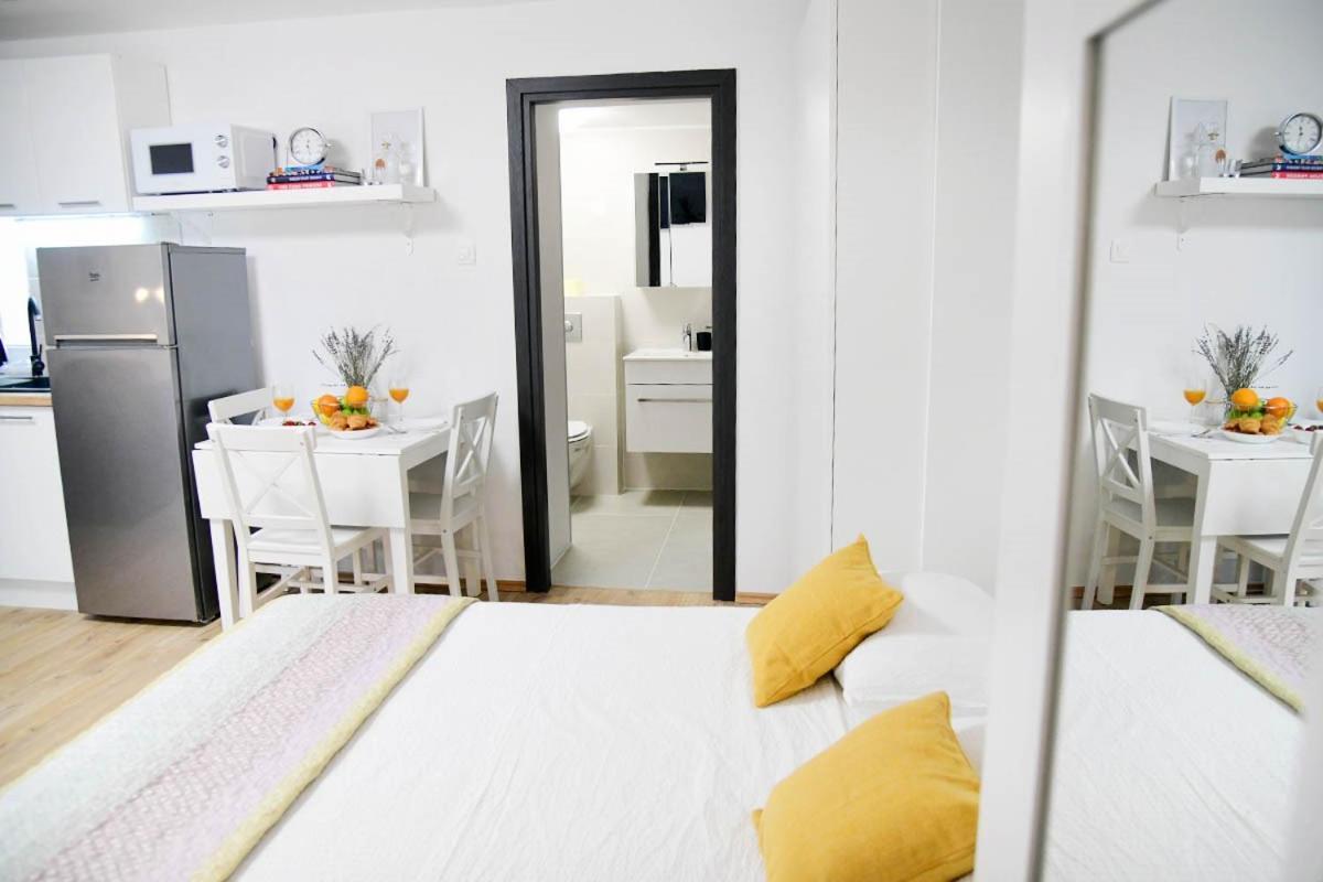 Dobrinj Apartment D & Studio L מראה חיצוני תמונה