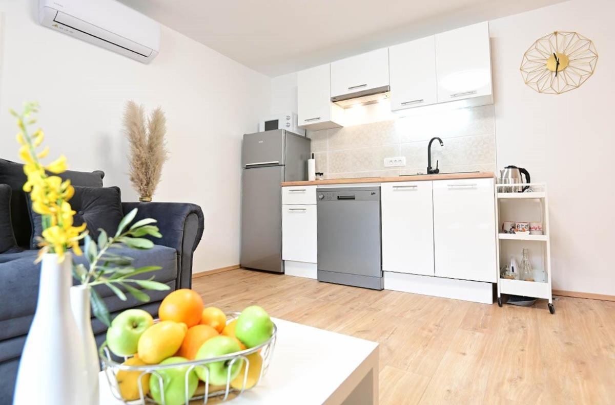 Dobrinj Apartment D & Studio L מראה חיצוני תמונה