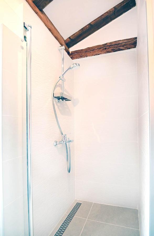 Dobrinj Apartment D & Studio L מראה חיצוני תמונה